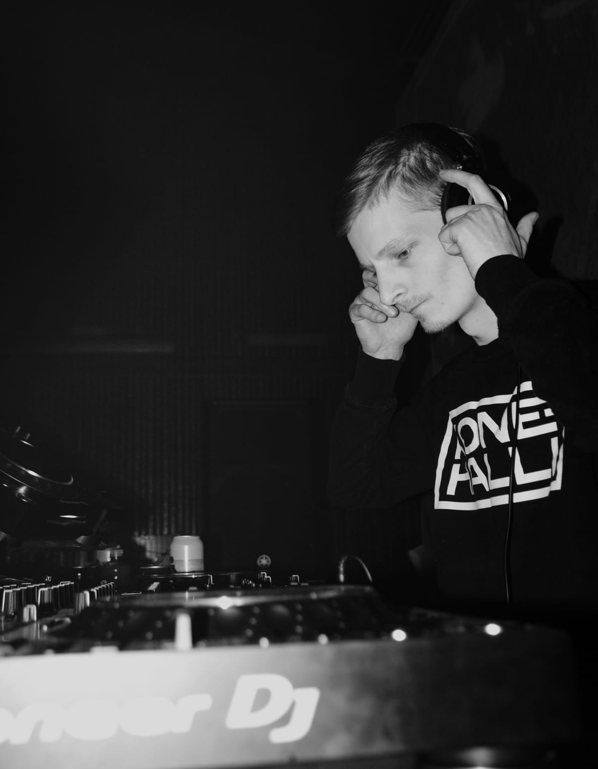 LAXLO - Amplifying the Underground Currents